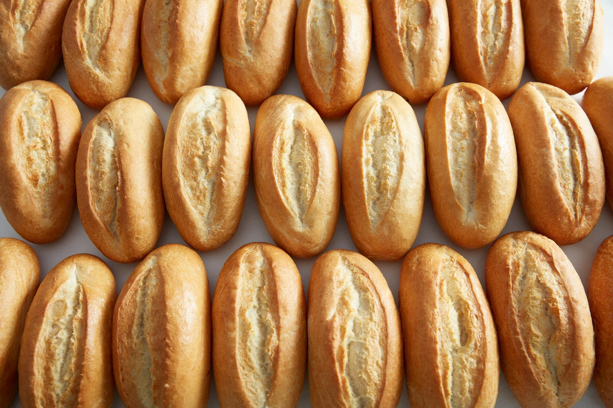 Vie De France French Petit Pain 1.5 Ounce Size - 156 Per Case.