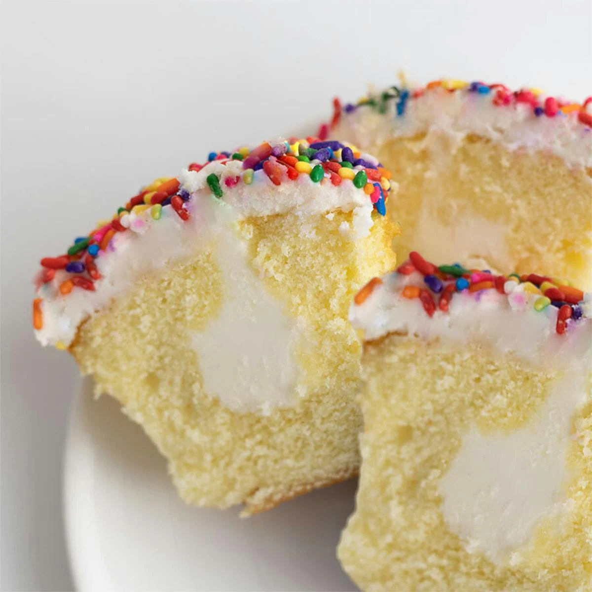 Vanilla Cream Cupcakes - 24 Pack