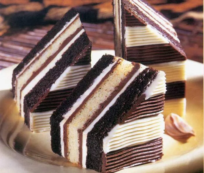 The Original Cakerie Layer (2 Inch x6 Inch ) Triple Chocolate Tiger Cake Uncut 175 Ounce Size - 2 Per Case.