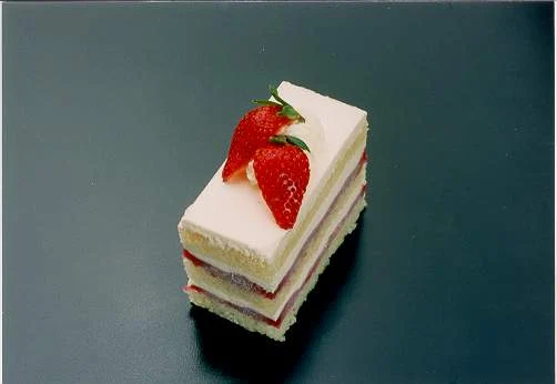 The Original Cakerie Layer (2 Inch x6 Inch ) Strawberry Shortcake Cut 185 Ounce Size - 2 Per Case.