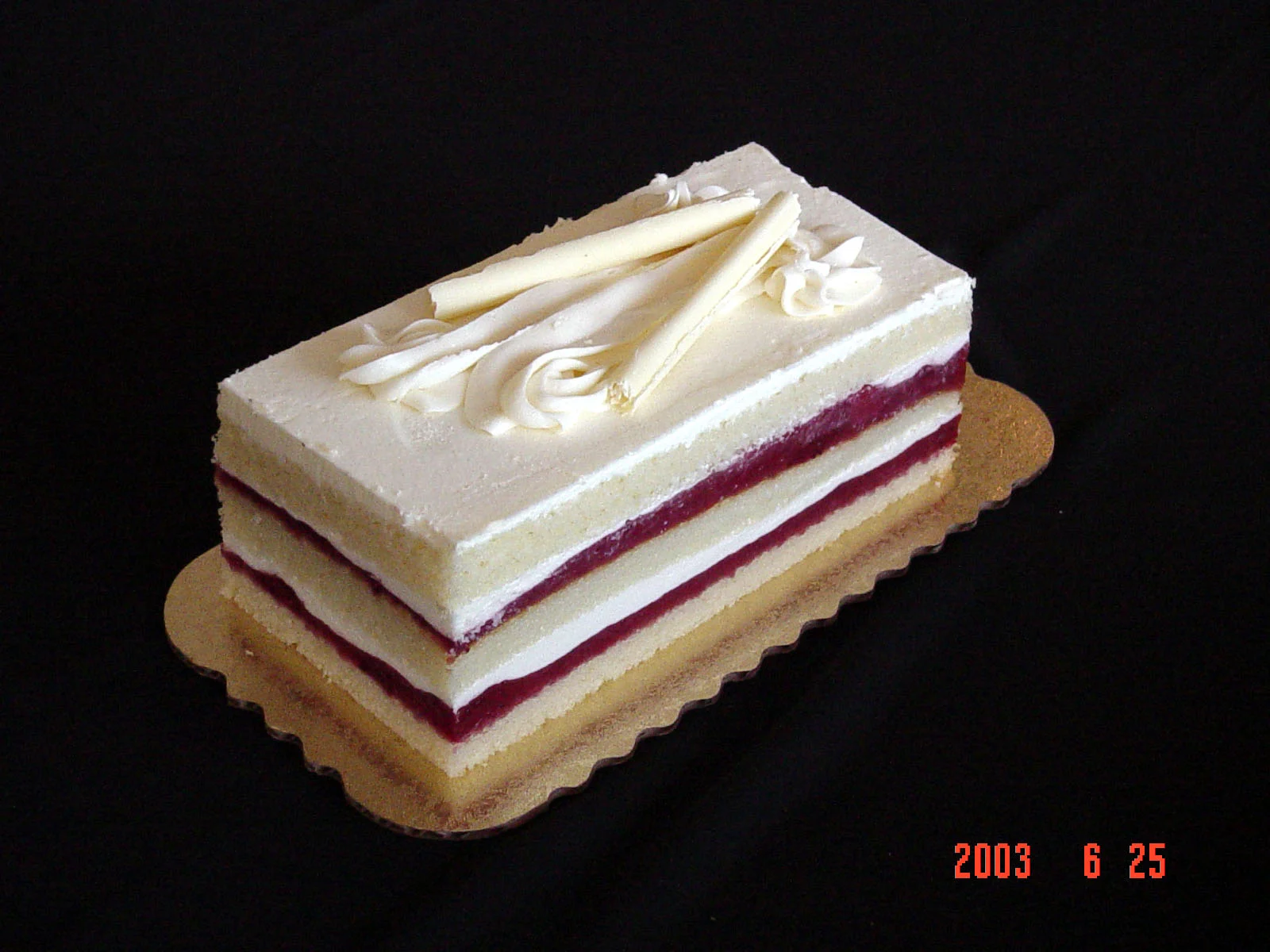 The Original Cakerie Layer (2 Inch x6 Inch ) Strawberry Shortcake Cut 2 Each - 1 Per Case.